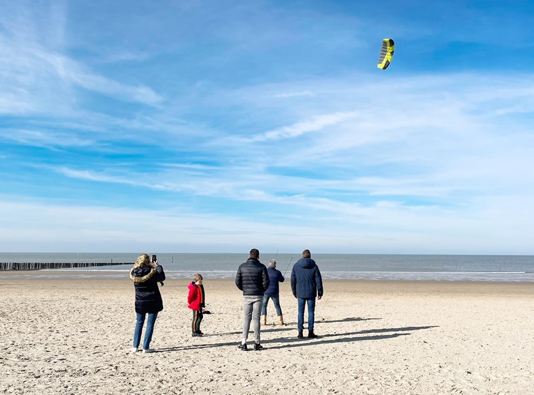 Groep op het strand bij Cadzand