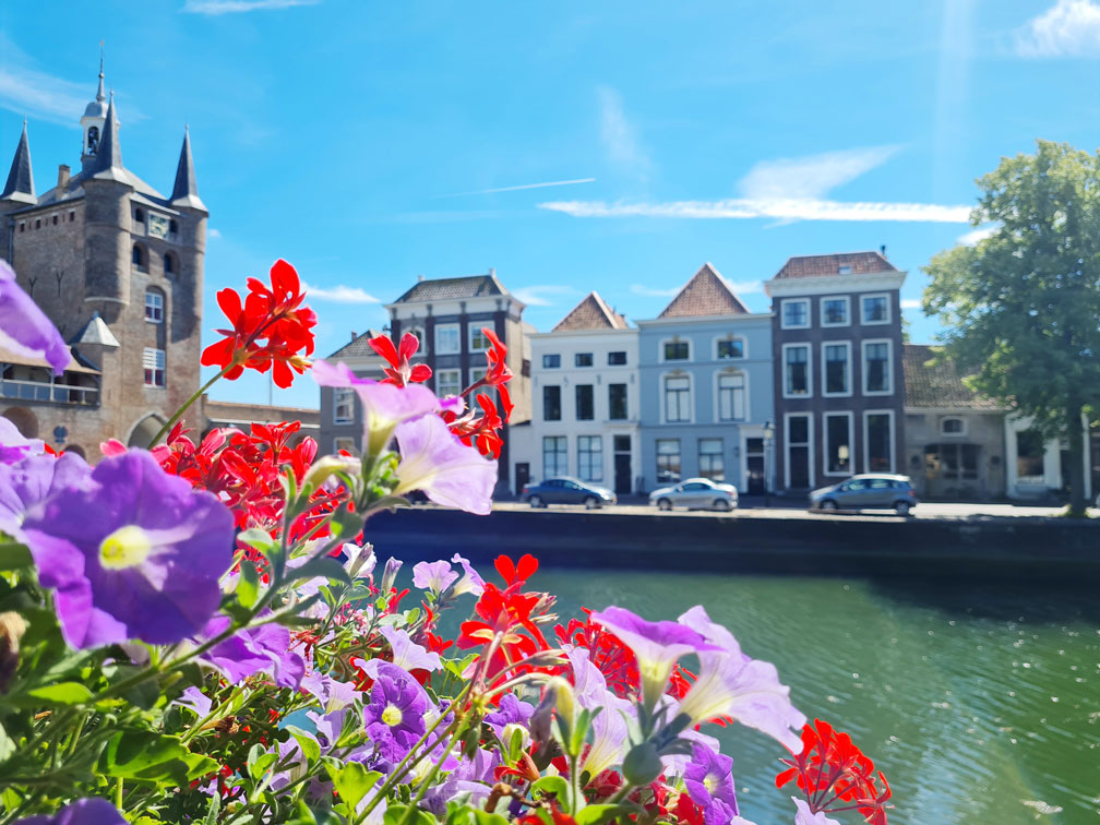 Terras in het centrum van Middelburg, lekker na een dagje winkelen in Zeeland