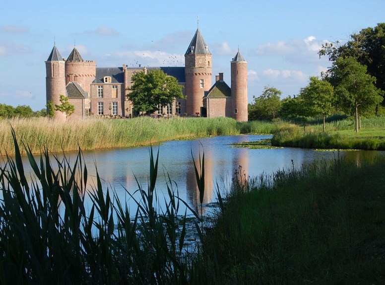 Kasteel Westhove in Oostkapelle is een prachtig kasteel in Zeeland.
