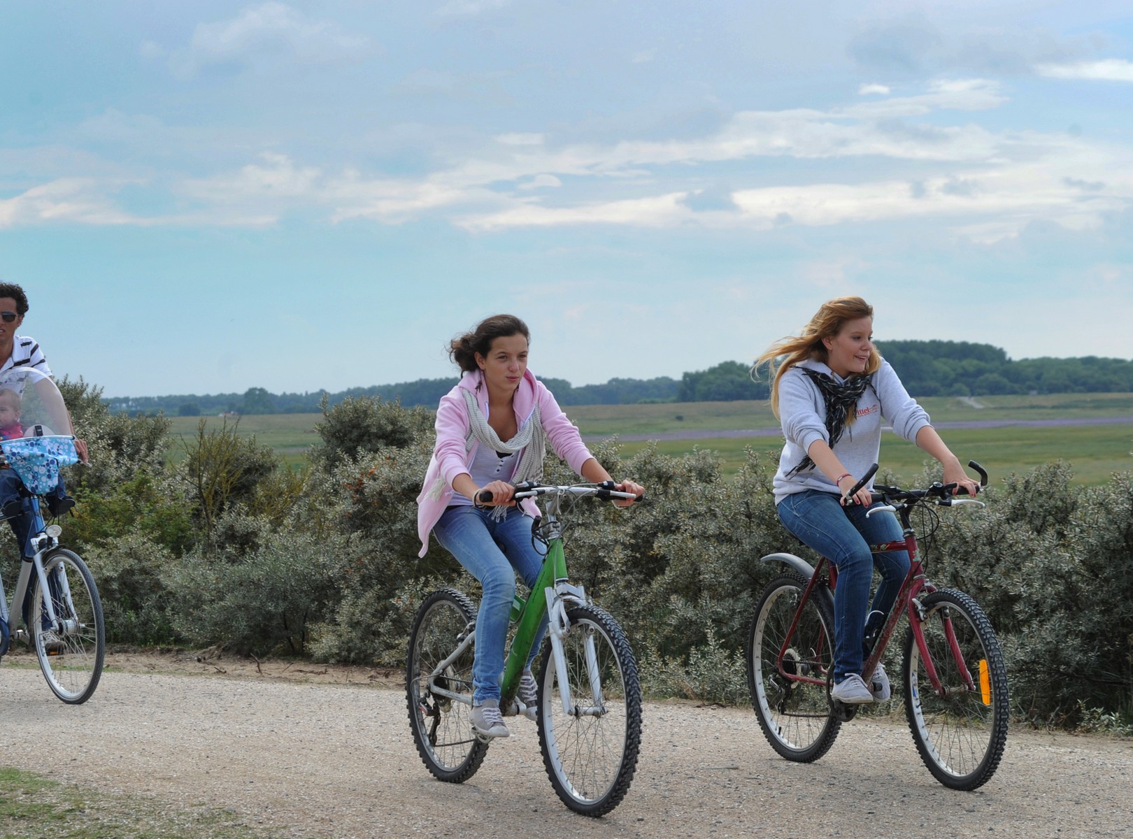 Mensen die aan het fietsen zijn