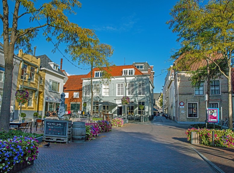 De mooiste steden en dorpen in Zeeland zie je hier. Bekijk de leukste dorpen en steden van Walcheren! Benieuwd naar de steden en dorpen met de leukste havens? Lees het hier op Zeeland Visit.