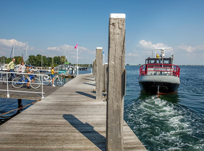 Pontje vertrek water pier