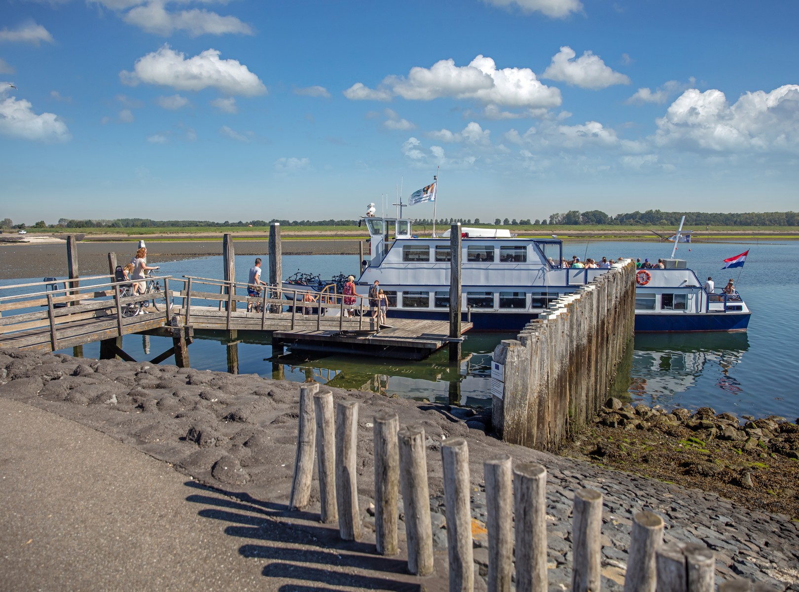 Yerseke pont boot water