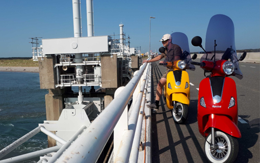 Scooters stormvloedkering