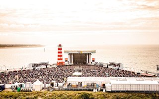 Brouwersdam Concert at sea, Blof organiseert jaarlijks dit Zeeuwse evenement.