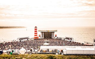Brouwersdam Concert at sea, Blof organiseert jaarlijks dit Zeeuwse evenement. 
