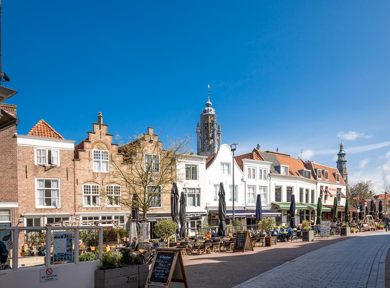 Terrassen in het centrum van de stad Middelburg