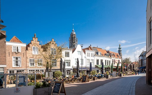Terrassen in het centrum van de stad Middelburg