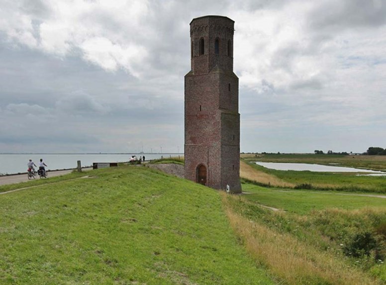 Fietsen langs de Plompe Toren op Schouwen-Duiveland