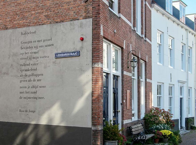 Gedichten aan de muur in Middelburg, kunst op straat