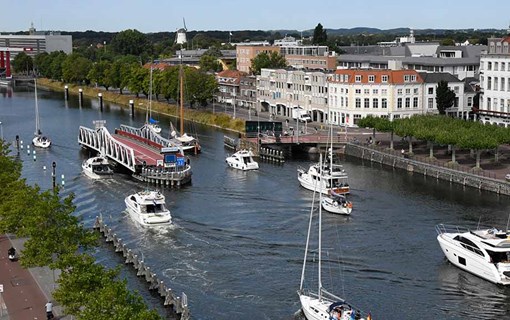 Kanaal met boten Middelburg