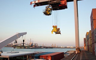 Beeld van logistiek Zeeland - Container kraan aan het werk