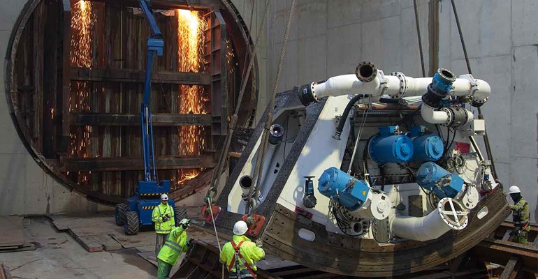 Maintenance sector bezig bij de aanleg van de Sluiskil Tunnel