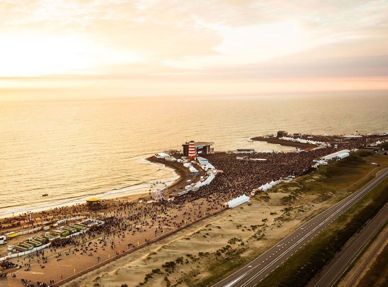Concert at SEA op de Brouwersdam