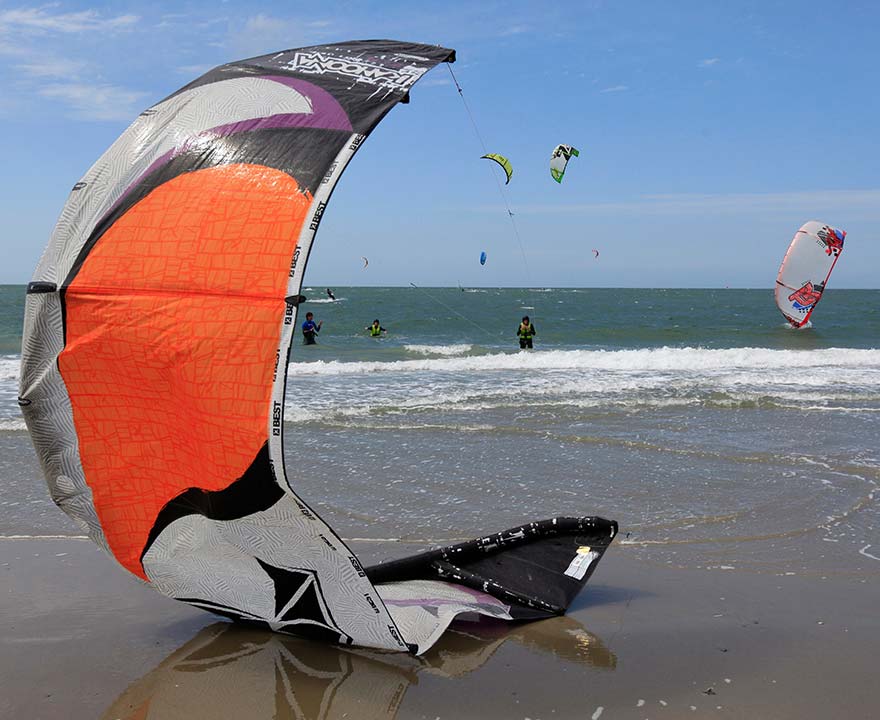 Windsurfen bij Neeltje Jans in regio Schouwen-Duiveland