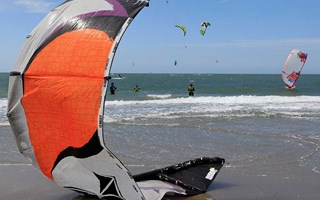 Windsurfen bij Neeltje Jans in regio Schouwen-Duiveland
