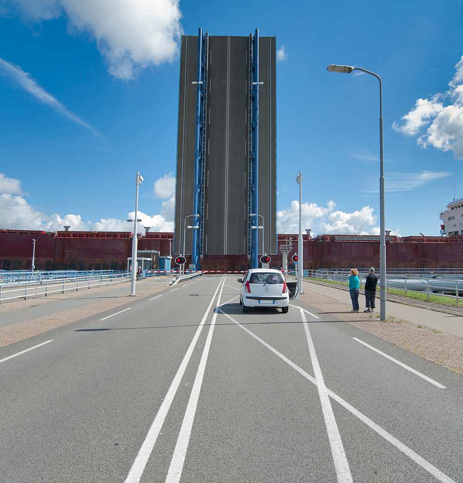 Wachten voor de sluizen Terneuzen