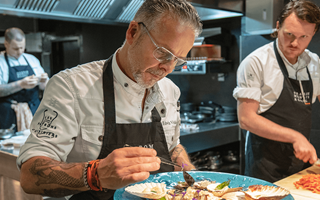 Chef-koks weten wel raad met de producten uit onze eigen zee, in Zeeland heb je volop keuze uit diverse sterrenrestaurants.