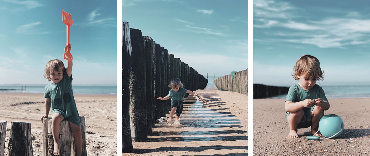 Drieluik van foto's met peuter die op het strand speelt met schep en tussen de paalhoofden